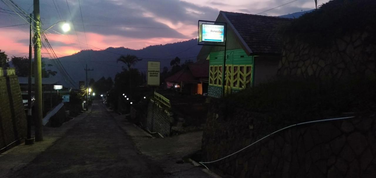 Homestay Anggun Bromo Exteriör bild