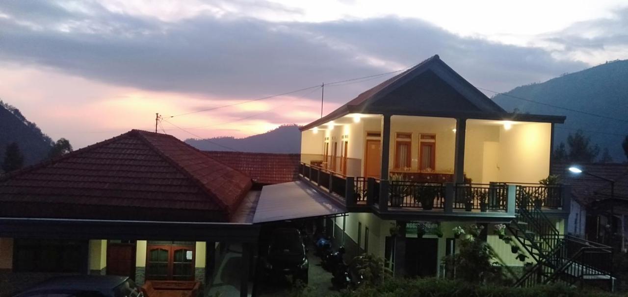 Homestay Anggun Bromo Exteriör bild